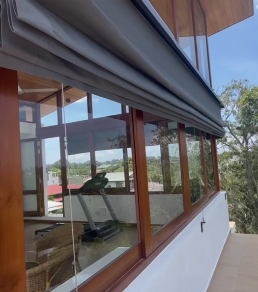 grey-roman-blinds-in-gym