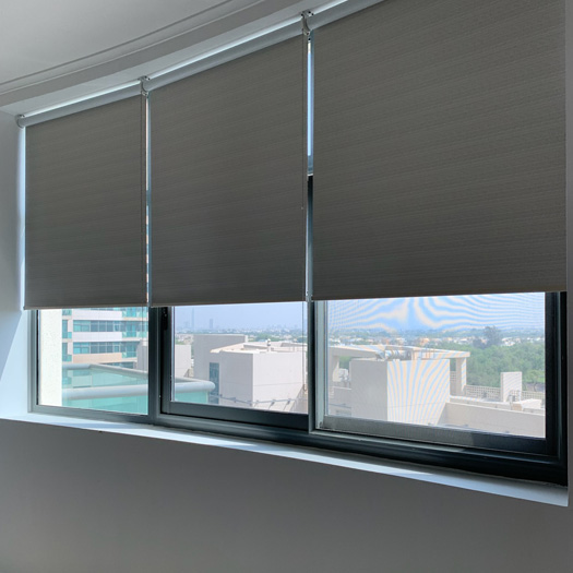 roller-blinds-in-hotel-room